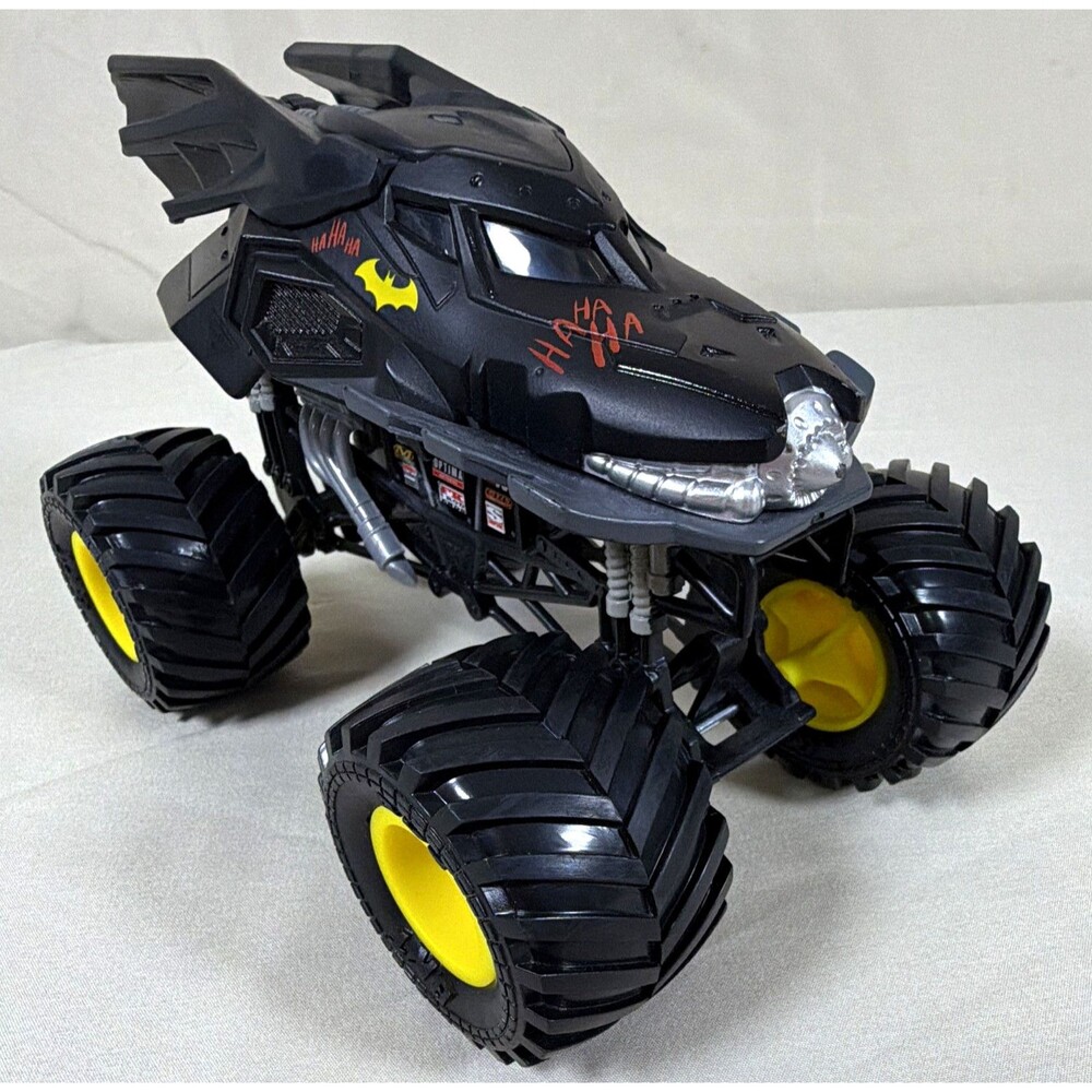 Spin Master Monster Jam 1/24 Street Justice BATMAN Monster Truck